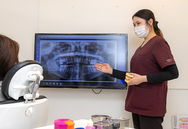 歯科衛生士の説明風景